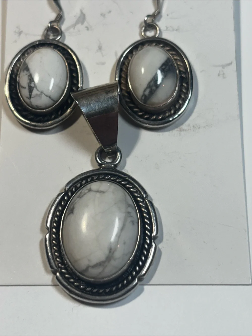Howlite Oval Pendant & Earring Set in White and Silver